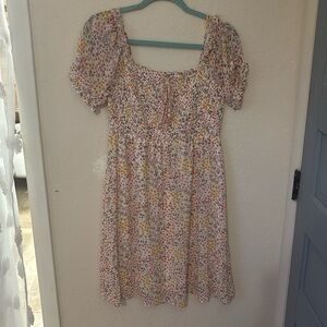 Cute floral dress with mini puff sleeves. Chest area is rouched